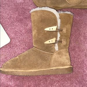 Brown bear paw boots